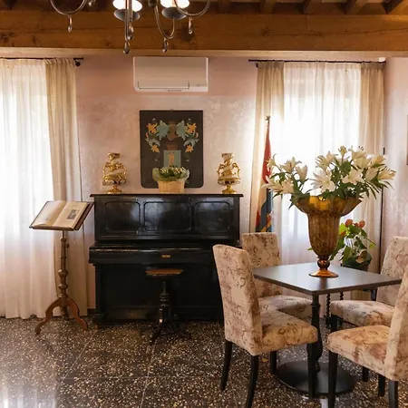 ヴィラ Villa Mirandola ミランドラ