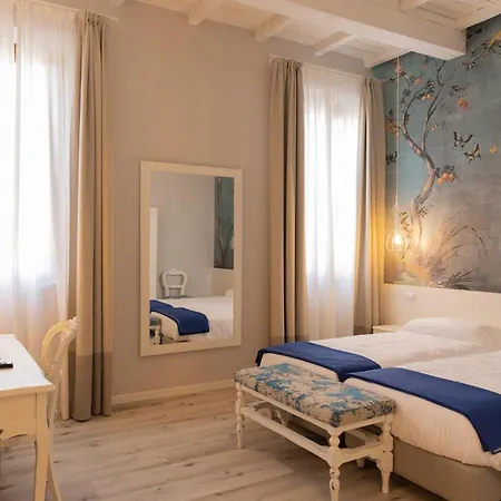 ヴィラ Villa Mirandola *