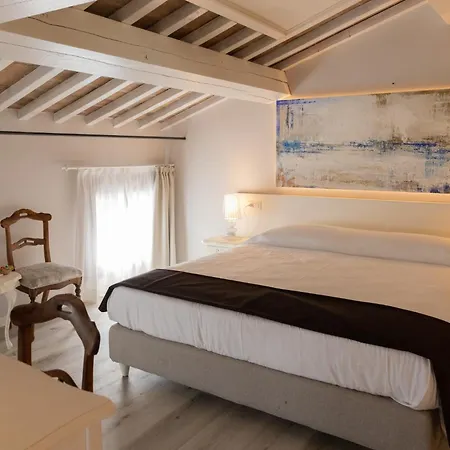 ヴィラ Villa Mirandola *