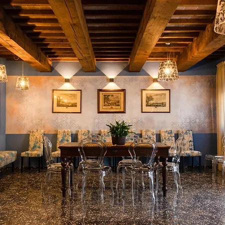 ヴィラ Villa Mirandola